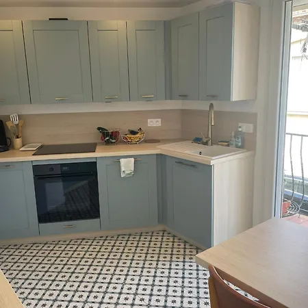 Lea בניולס-סור-מר